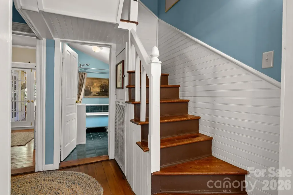 334 Greenville Street Saluda NC 28773