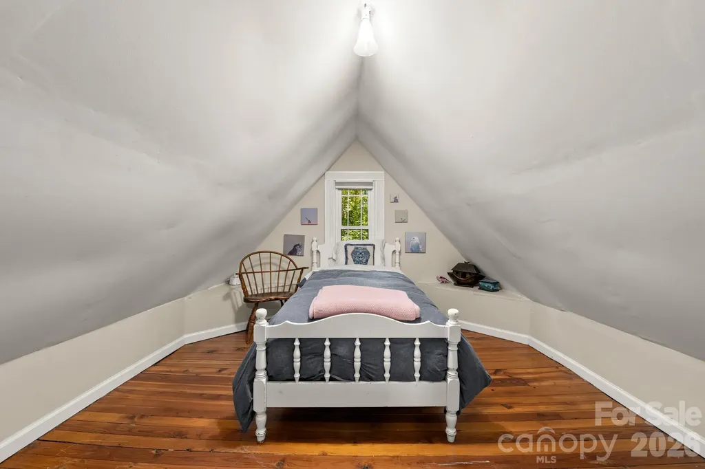 334 Greenville Street Saluda NC 28773