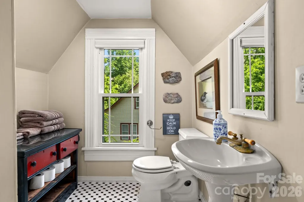 334 Greenville Street Saluda NC 28773