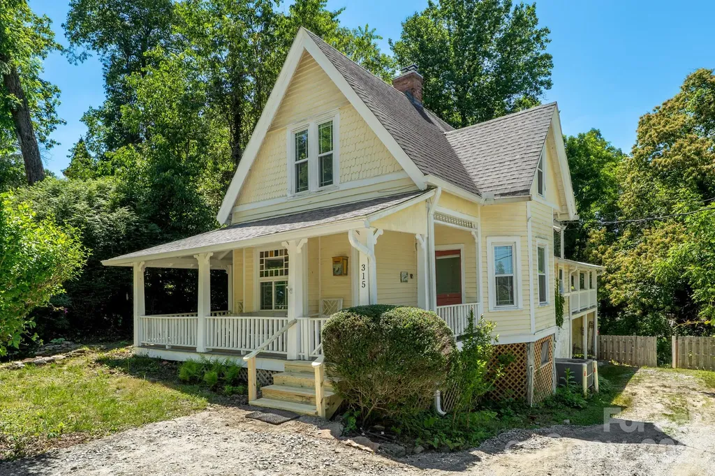 334 Greenville Street Saluda NC 28773