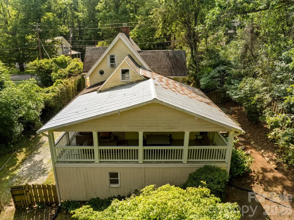 334 Greenville Street Saluda NC 28773