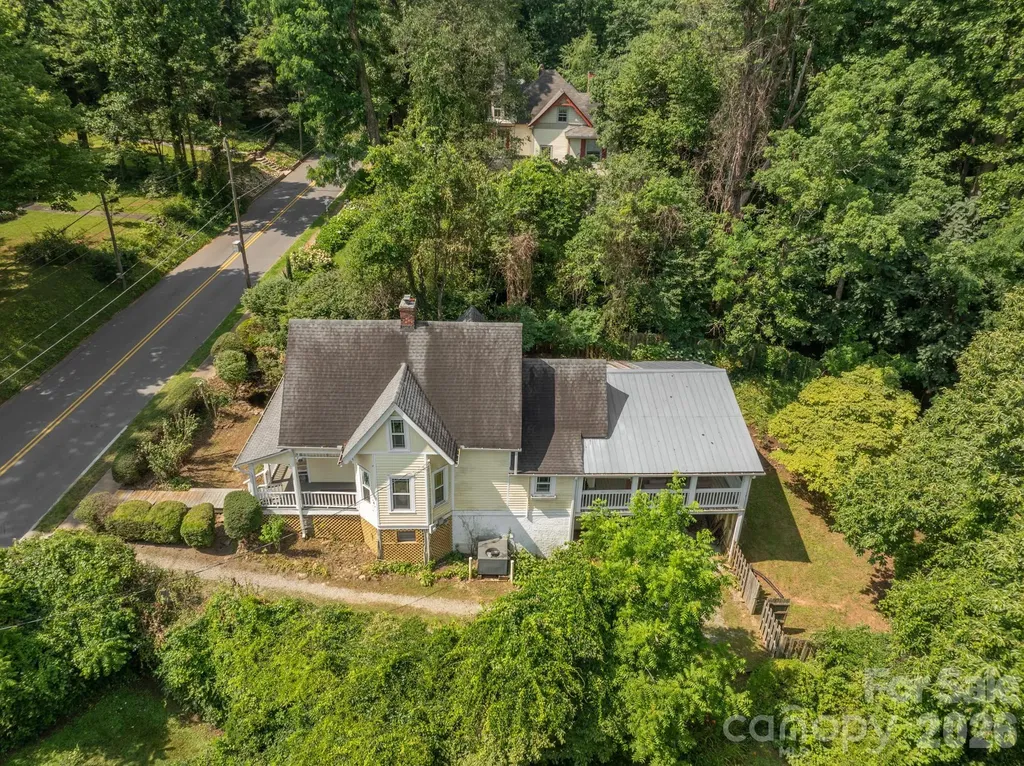 334 Greenville Street Saluda NC 28773