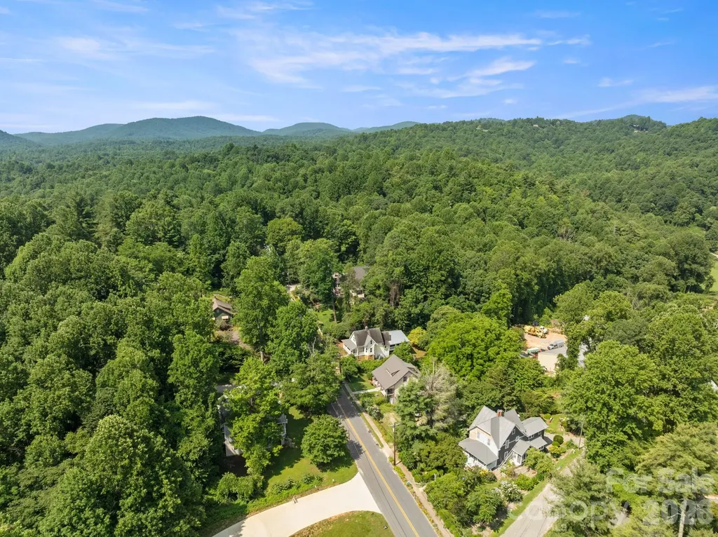 334 Greenville Street Saluda NC 28773