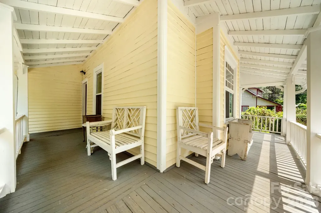 334 Greenville Street Saluda NC 28773