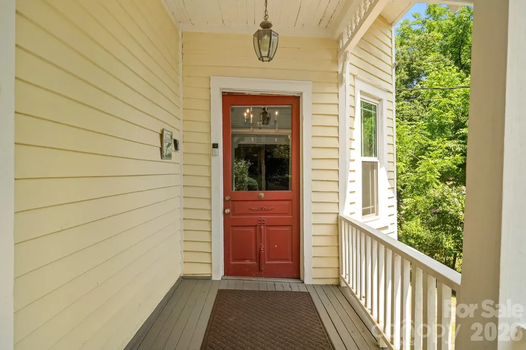 334 Greenville Street Saluda NC 28773