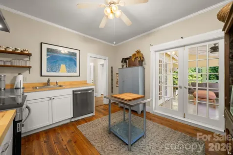 334 Greenville Street Saluda NC 28773