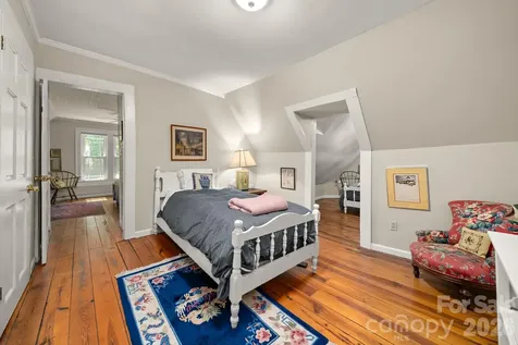 334 Greenville Street Saluda NC 28773