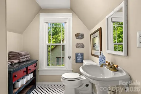 334 Greenville Street Saluda NC 28773