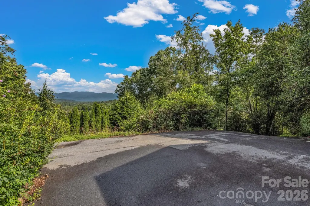 31 Mark Twain Road Asheville NC 28805