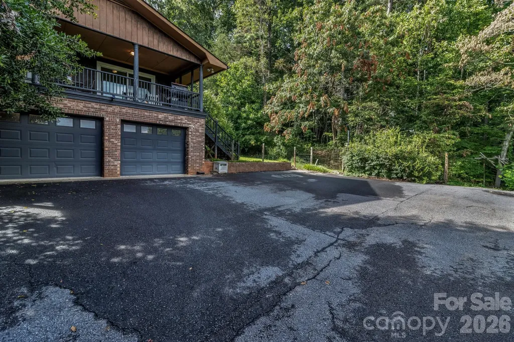 31 Mark Twain Road Asheville NC 28805