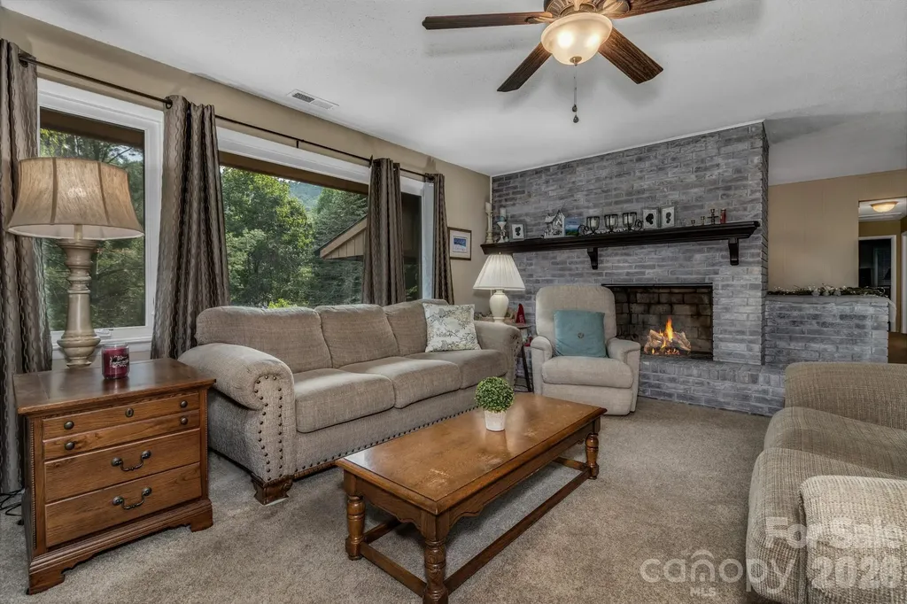 31 Mark Twain Road Asheville NC 28805
