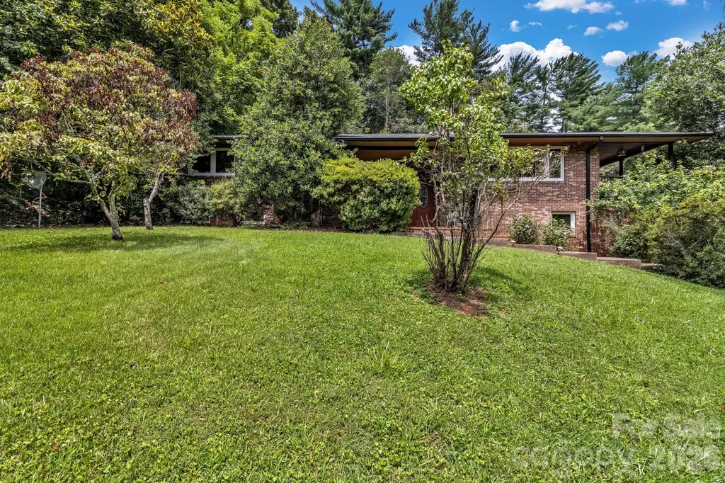 31 Mark Twain Road Asheville NC 28805