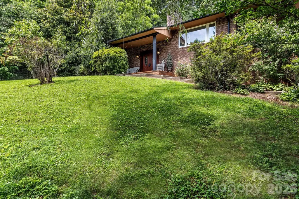 31 Mark Twain Road Asheville NC 28805