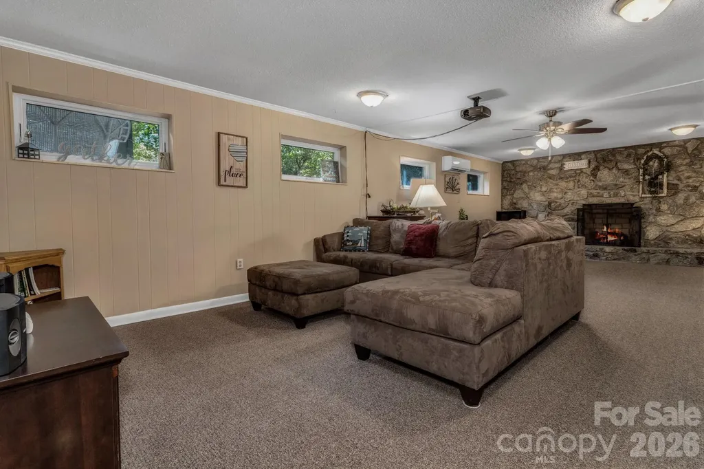 31 Mark Twain Road Asheville NC 28805