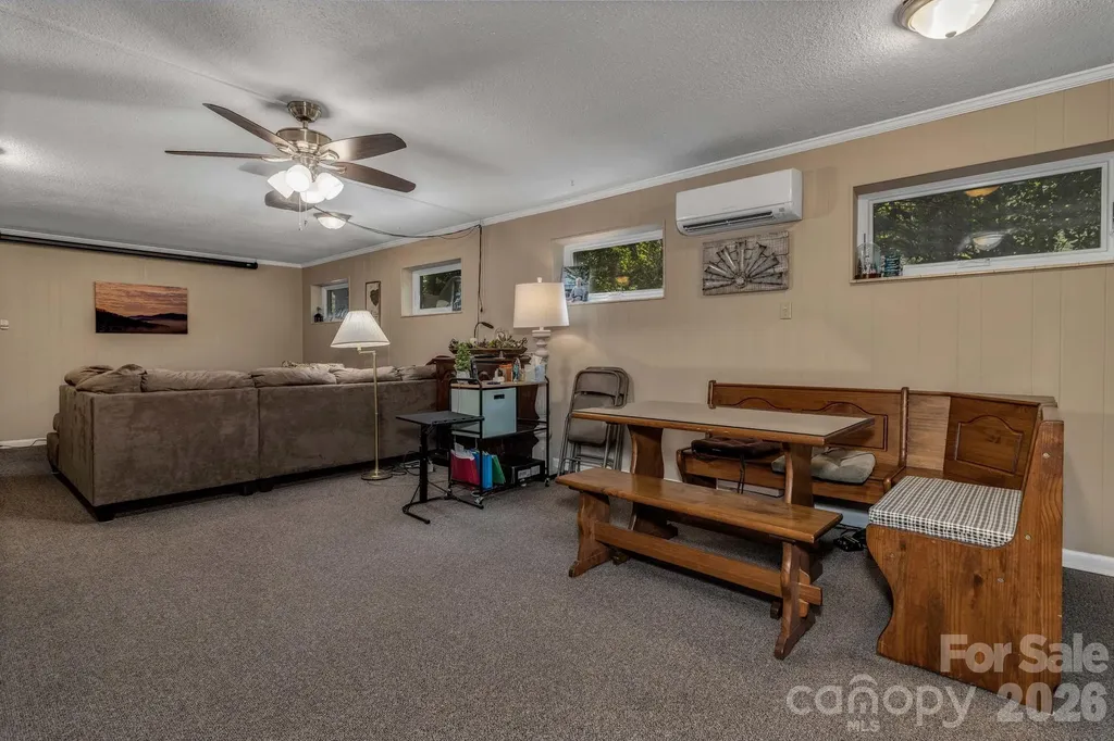 31 Mark Twain Road Asheville NC 28805