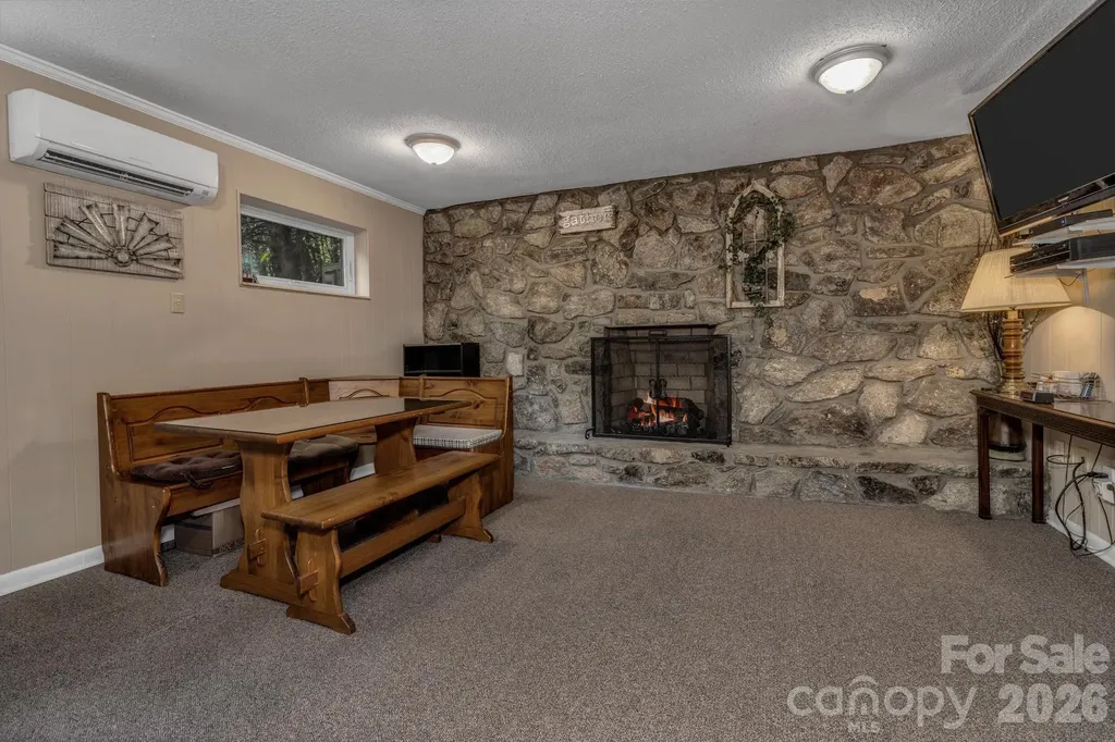 31 Mark Twain Road Asheville NC 28805