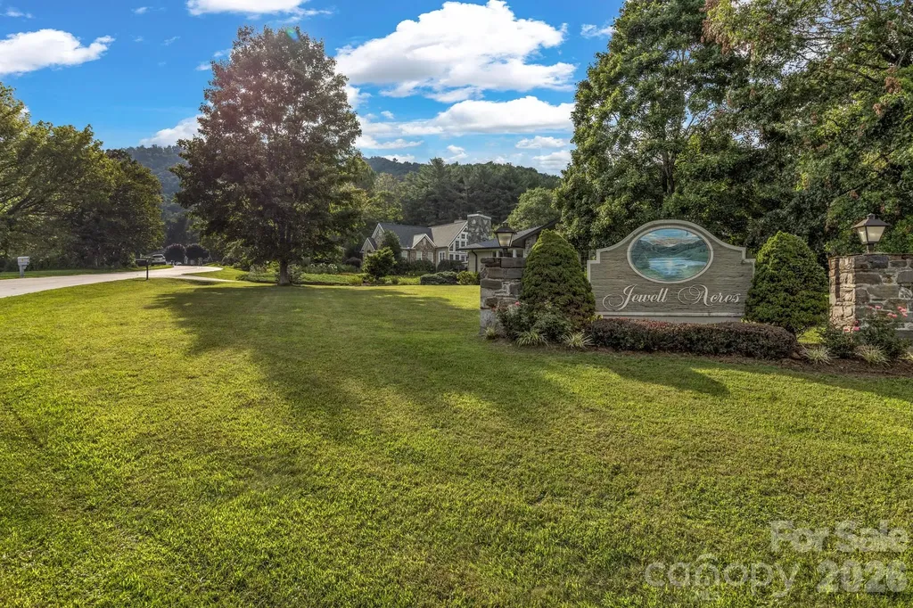 31 Mark Twain Road Asheville NC 28805