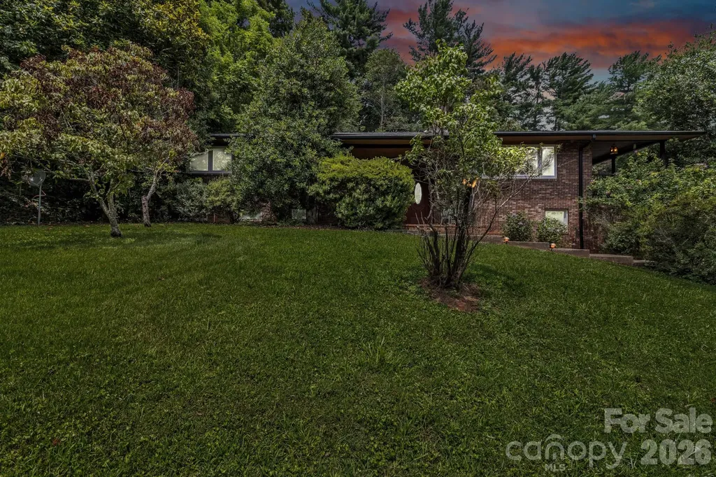 31 Mark Twain Road Asheville NC 28805