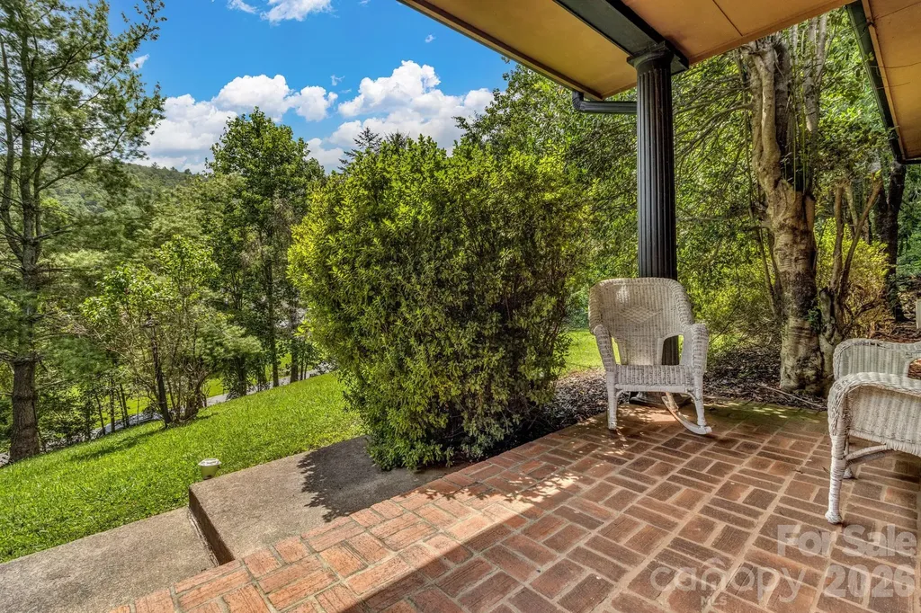 31 Mark Twain Road Asheville NC 28805