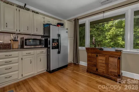 31 Mark Twain Road Asheville NC 28805