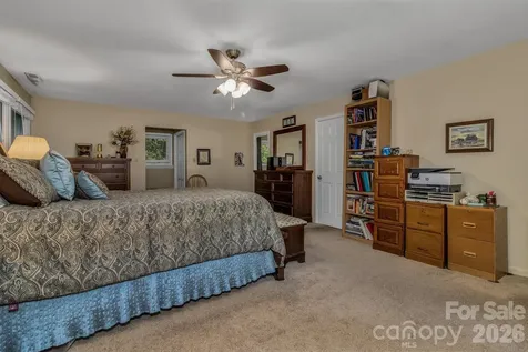 31 Mark Twain Road Asheville NC 28805