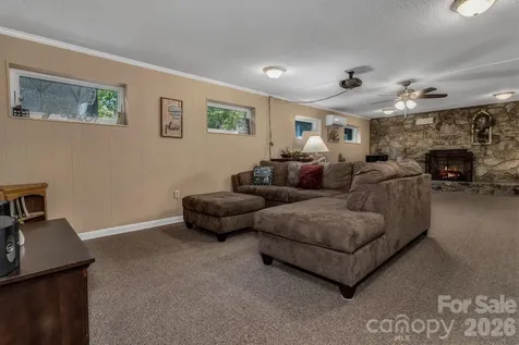 31 Mark Twain Road Asheville NC 28805