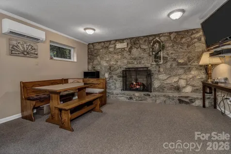 31 Mark Twain Road Asheville NC 28805
