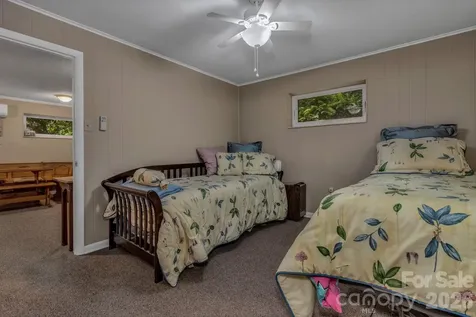 31 Mark Twain Road Asheville NC 28805