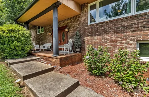 31 Mark Twain Road Asheville NC 28805