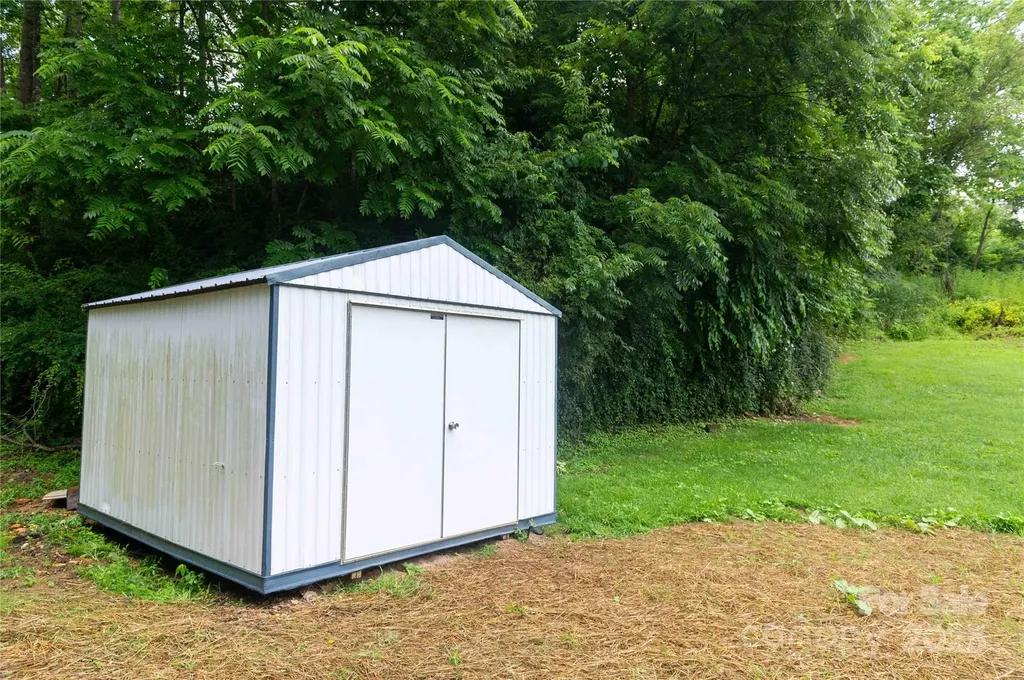 40 Double Island Road Burnsville NC 28714