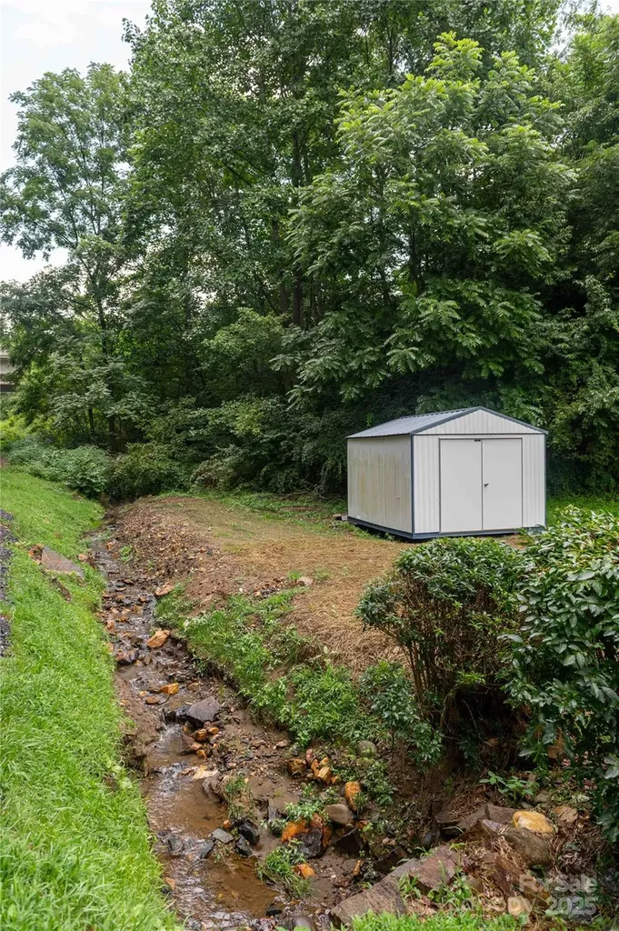40 Double Island Road Burnsville NC 28714