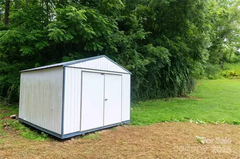 40 Double Island Road Burnsville NC 28714