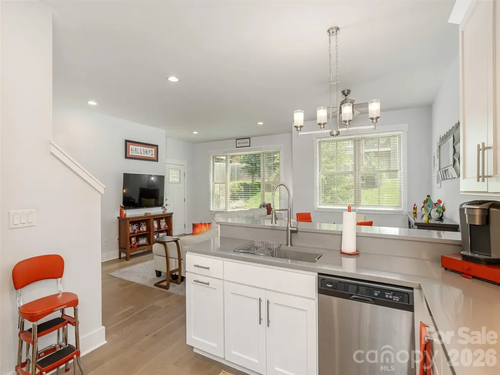37 Thornes Lane Asheville NC 28805