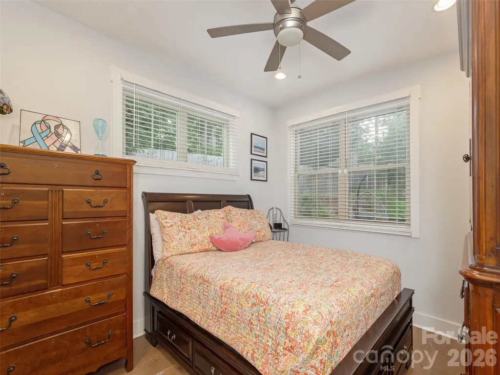 37 Thornes Lane Asheville NC 28805