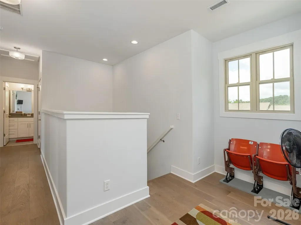 37 Thornes Lane Asheville NC 28805
