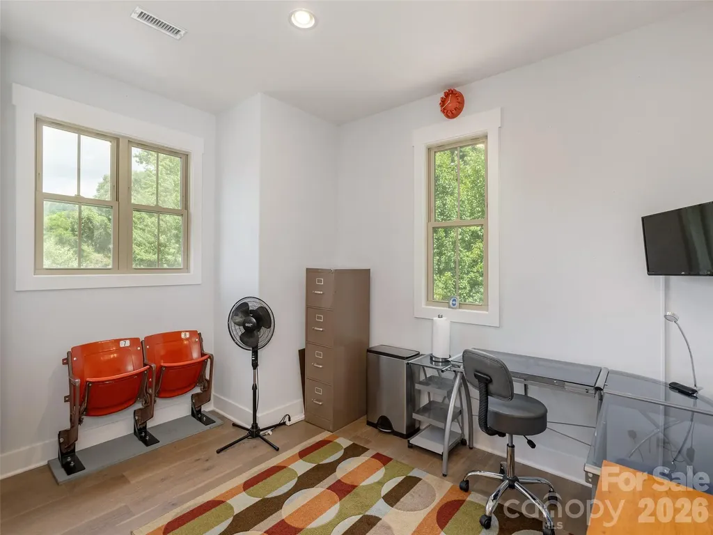 37 Thornes Lane Asheville NC 28805