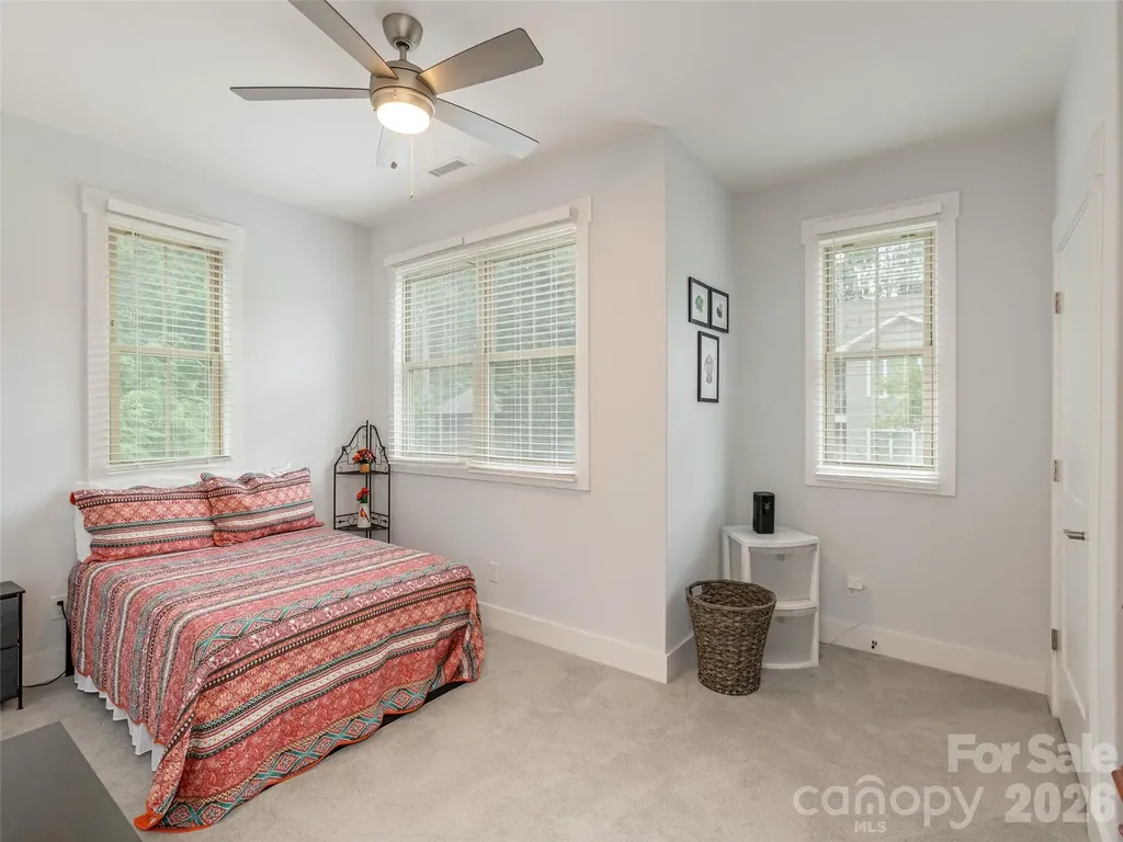 37 Thornes Lane Asheville NC 28805
