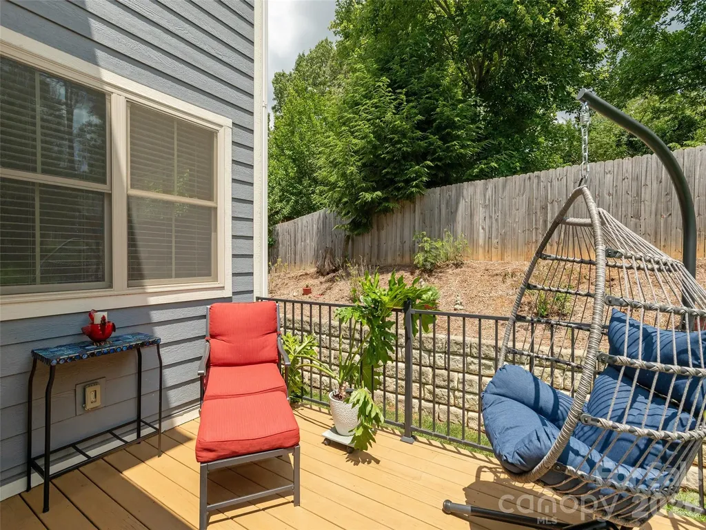 37 Thornes Lane Asheville NC 28805