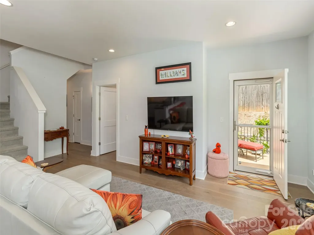37 Thornes Lane Asheville NC 28805