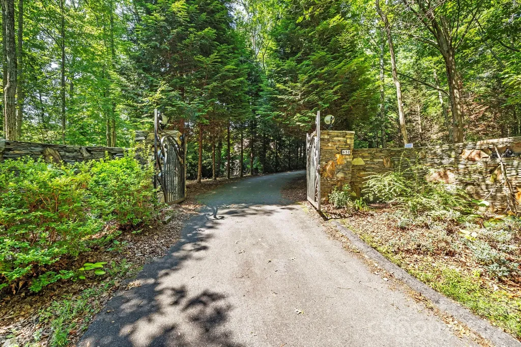 652 Avery Creek Road Arden NC 28704