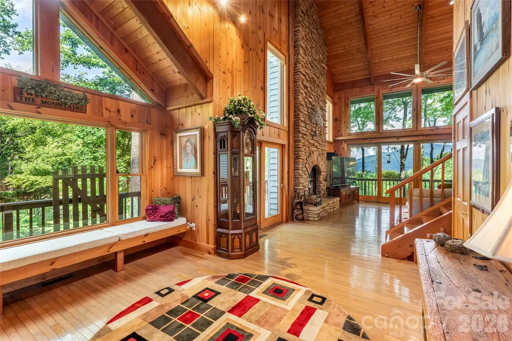 163 Tweetys Knoll Burnsville NC 28714
