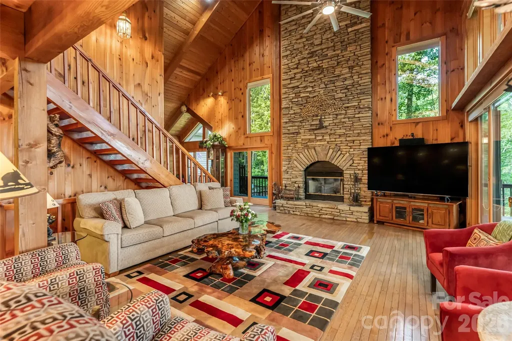 163 Tweetys Knoll Burnsville NC 28714