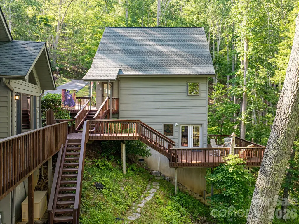 163 Tweetys Knoll Burnsville NC 28714