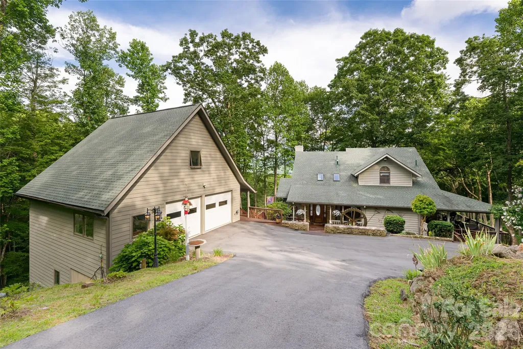 163 Tweetys Knoll Burnsville NC 28714