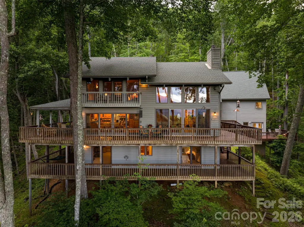 163 Tweetys Knoll Burnsville NC 28714
