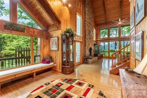 163 Tweetys Knoll Burnsville NC 28714