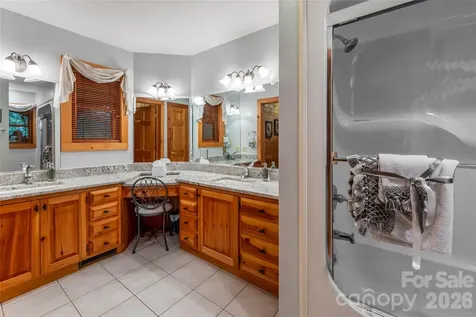 163 Tweetys Knoll Burnsville NC 28714