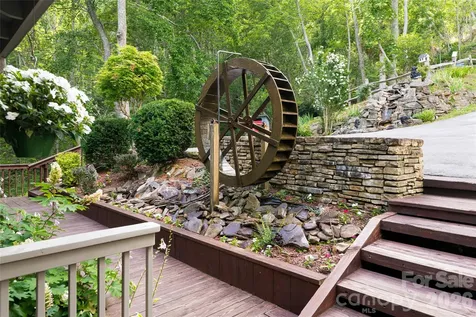 163 Tweetys Knoll Burnsville NC 28714