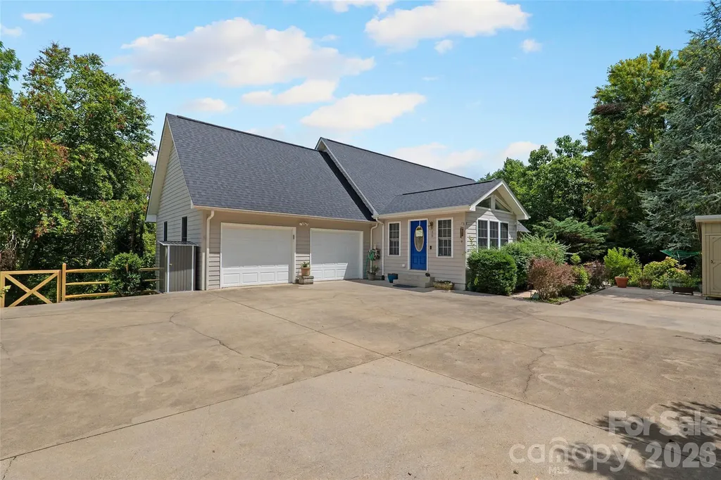 15 Willow Knolls Drive Weaverville NC 28787