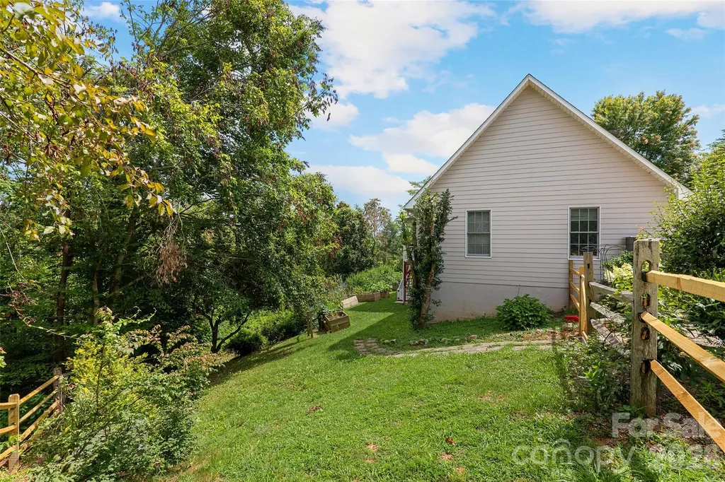 15 Willow Knolls Drive Weaverville NC 28787